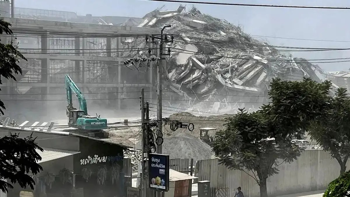 Buildings_20in_20Bangkok_20collapsed_20due_20to_20earthquake_20